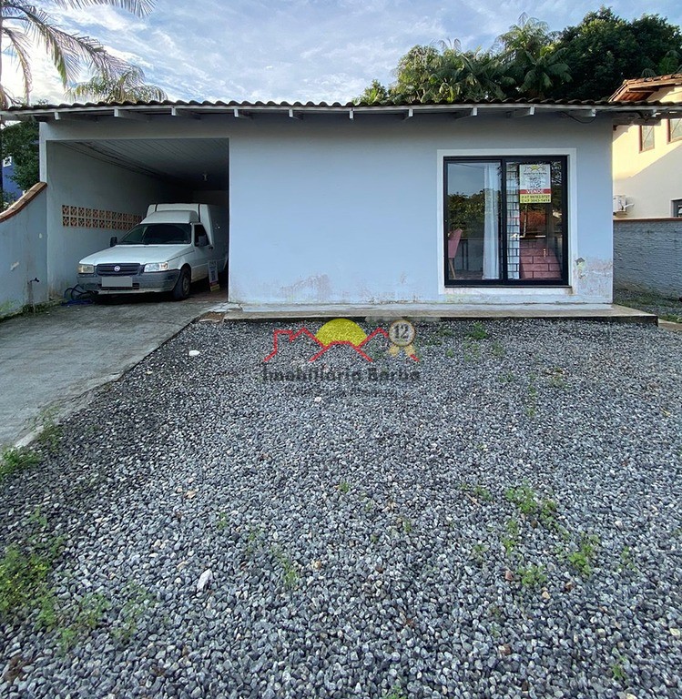 Casa  venda  no Petrpolis - Joinville, SC. Imveis