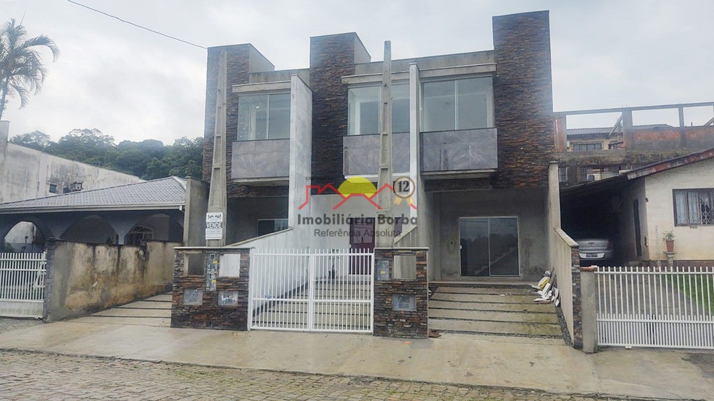 Casa  venda  no Petrpolis - Joinville, SC. Imveis