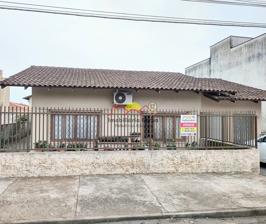 Casa  venda  no Petrpolis - Joinville, SC. Imveis