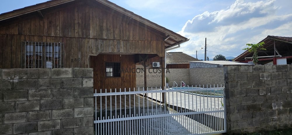 Casa  venda  no Trs Riachos - Biguau, SC. Imveis