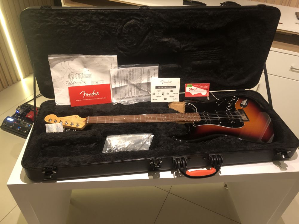 Guitarra fender american deluxe stratocaster hsh 3 color sunburst - MH255